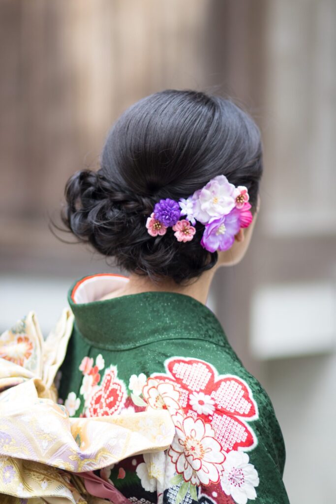 アップヘアの日本人女性