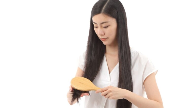 髪のとかし方の手順